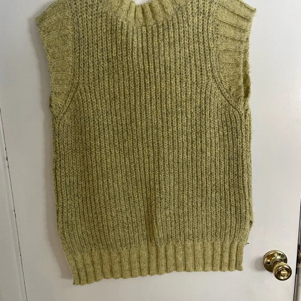 A.n.a. Light Green Short Sleeve Sweater in size Small - Picture 5 of 6